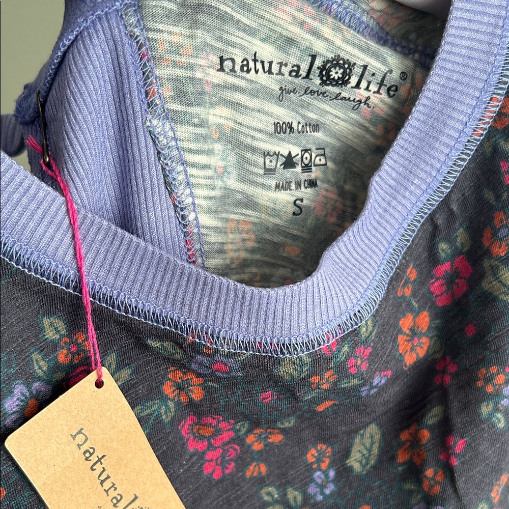 NEW Natural Life Lavender Trim Floral gym crop top - Picture 6 of 7